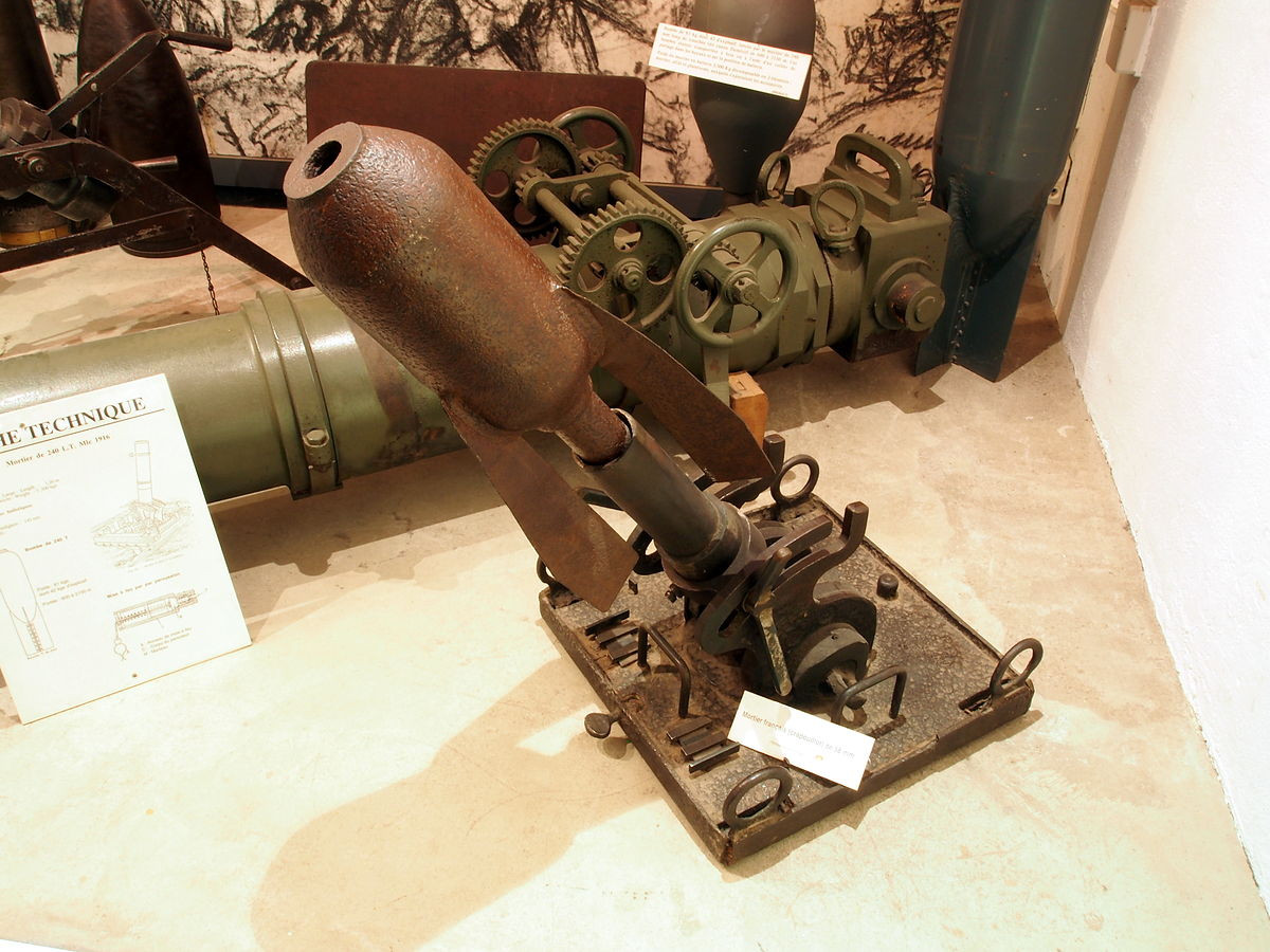 Quân đội Pháp sử dụng loại súng cối Mortier de 240 mm cho đến năm 1917, khi quân Đức bắt đầu thực hiện chiến thuật cơ động, dàn trải đội hình rộng hơn và do đó có ít mục tiêu hơn cho loại “siêu cối” này.