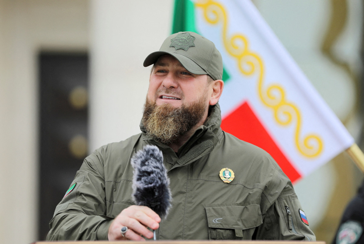 Còn theo Tổng thống Ramzan Kadyrov, chỉ huy lực lượng Vệ binh Chechnya đang chiến đấu tại Severodonetsk, viết trong kênh Telegram của mình: Các sĩ quan tình báo Anh hoặc nắm tình hình kém, hoặc không muốn tiết lộ tình trạng thực sự của các vấn đề trong thành phố Severodonetsk.