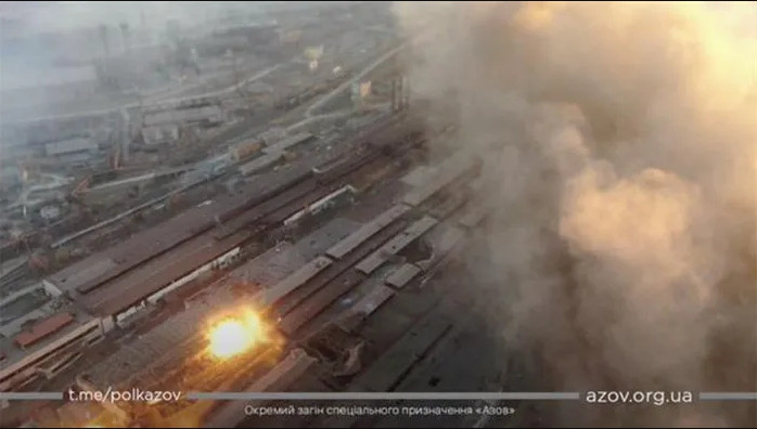 Theo thông tin, Quân đội Nga và lực lượng dân quân Donetsk tại thành phố cảng Mariupol đang thực hiện các hành động truy quét các ổ đề kháng còn sót lại, của Quân đội Ukraine và chiến binh của Tiểu đoàn Azov, đang cố thủ tại Nhà máy thép Azovstal.