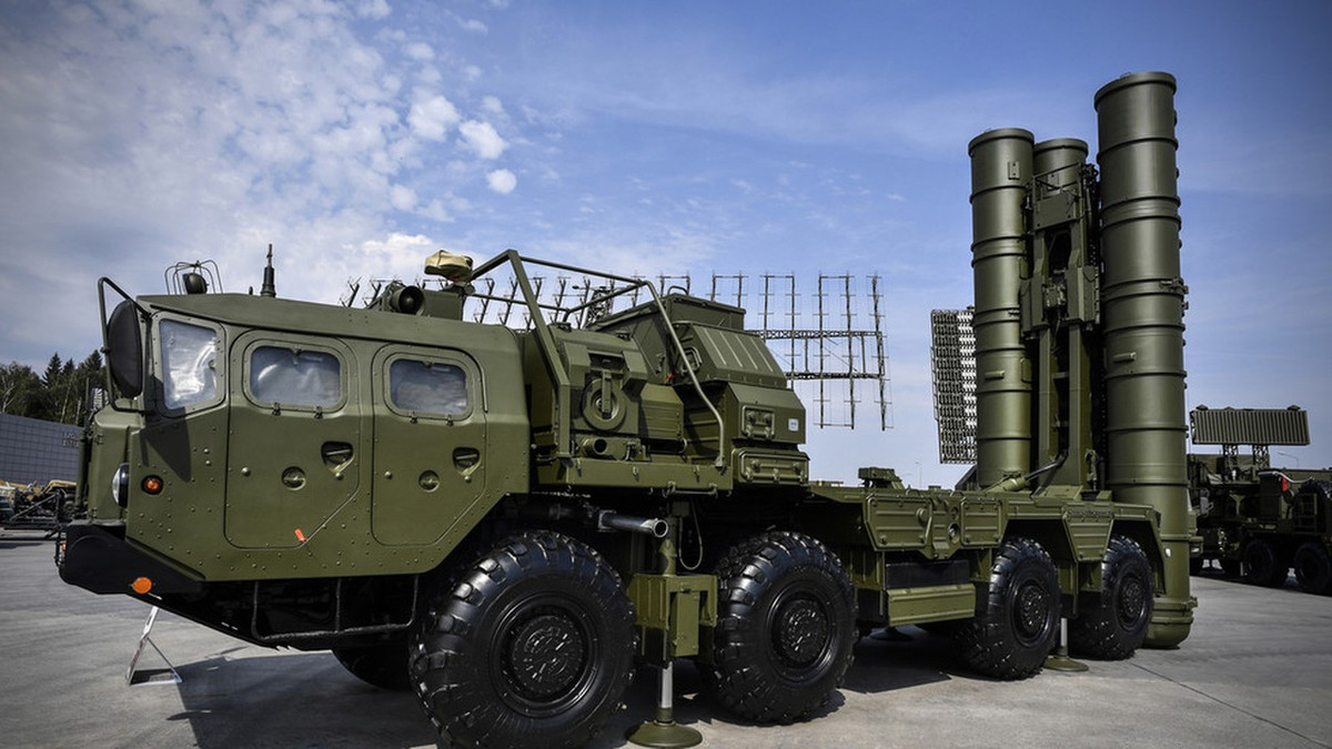 Nhưng quyết định mua tên lửa S-400 của Ấn Độ vào tháng 10/2018 là một sai lầm, ngay cả từ quan điểm chiến lược của chính nước này. Ấn Độ đã trực tiếp thách thức các dự luật trước đó do Mỹ đưa ra, nhằm ngăn cản Nga xuất khẩu vũ khí trên quy mô lớn.