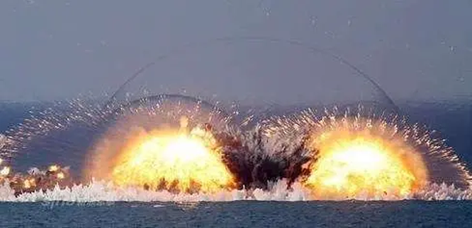 Vũ khí nhiệt áp khi tạo ra vụ nổ, sẽ đốt cháy không khí; ngoài việc tạo ra sóng xung kích kích nổ, nó còn tạo ra môi trường nhiệt độ cao và ôxy thấp, khiến sinh lực trong công sự không thể chống đỡ. Ngay cả khi họ không bị giết bởi sóng xung kích của vụ nổ, họ sẽ bị chết bởi nhiệt độ cao và ngạt thở.