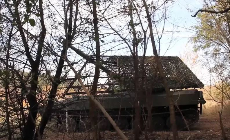 Bất kể tình huống nào, giao tranh ở Kursk vẫn diễn ra ác liệt, và cuộc phản công của Quân đội Nga chắc chắn rất khốc liệt. Theo quan sát viên Mikhail Zvinchuk và kênh Borey News trên mạng xã hội Telegram ngày 7/11, Cụm quân phía Bắc của Nga tại mặt trận Kursk đang đẩy nhanh việc tấn công quân Ukraine bao quanh trong khu rừng rộng lớn phía nam Olgovka. 