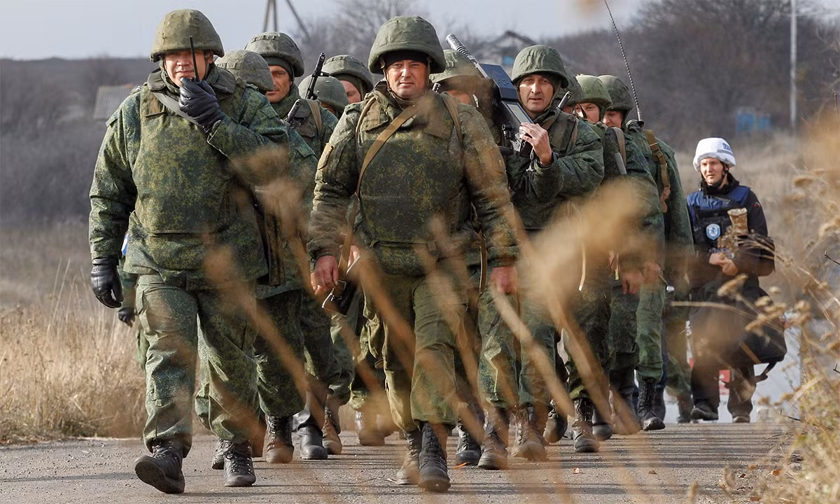 Tuy nhiên, Nga hoàn toàn bác bỏ cáo buộc có ý định tấn công Ukraine hoặc gửi quân đến Donbass. Nhưng nếu Quân đội Ukraine tiến hành cuộc tấn công chống lại DPR và LPR, phía Nga sẽ sẵn sàng thực hiện mọi biện pháp để bảo vệ các nước cộng hòa tự xưng.