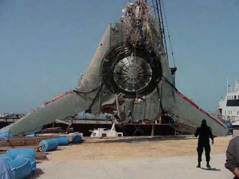 Một vòng tròn chứa đầy plasma gia tốc bên trong máy bay, được gọi là Máy ngắt từ trường (MFD), bao quanh khoang quay của phi hành đoàn và vượt trội hơn bất kỳ công nghệ nào hiện được biết đến. Phòng thí nghiệm Sandia và Livermore đã phát triển công nghệ bí mật này và chính phủ Mỹ sẽ làm mọi cách để bảo vệ công nghệ này.