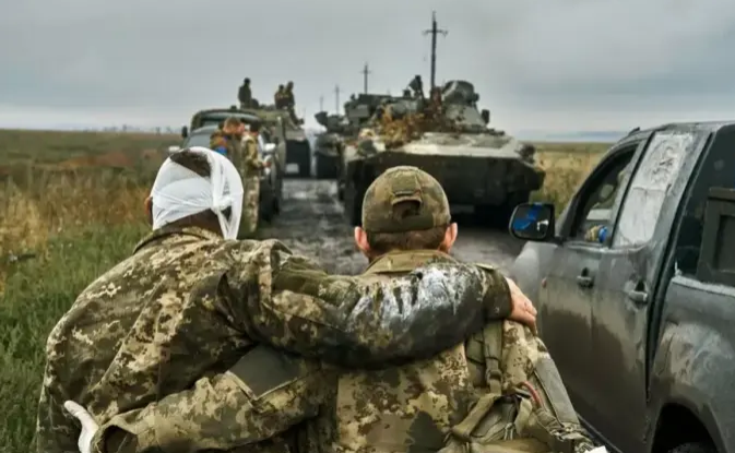 Mặt khác, quân đội Ukraine cũng phải chịu tổn thất lớn. Về vấn đề này, Tổng thống Zelensky cho biết trong cuộc thị sát rằng, để tràn ngập Kherson, Kiev đã phải chịu "một số lượng lớn thương vong"; nhưng không công bố con số thương vong cụ thể. 