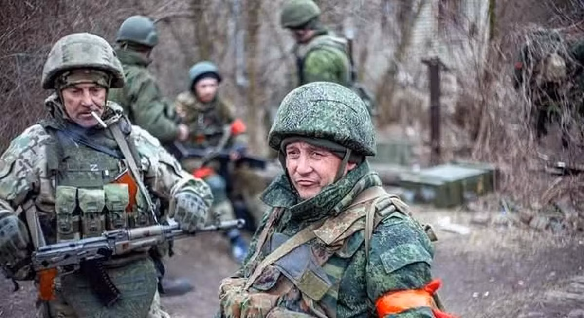 Khách quan đánh giá, động thái của Nga có thể là một động thái “lùi một bước để tiến hai bước”. Nguyên nhân cốt lõi là quân đội Nga không thể đảo ngược thế bị động ở Kherson; vì vậy, nếu không chủ động sơ tán trước khi tiếp tục xấu đi, 15.000 quân Nga có thể bị bao vây và xóa sổ. 