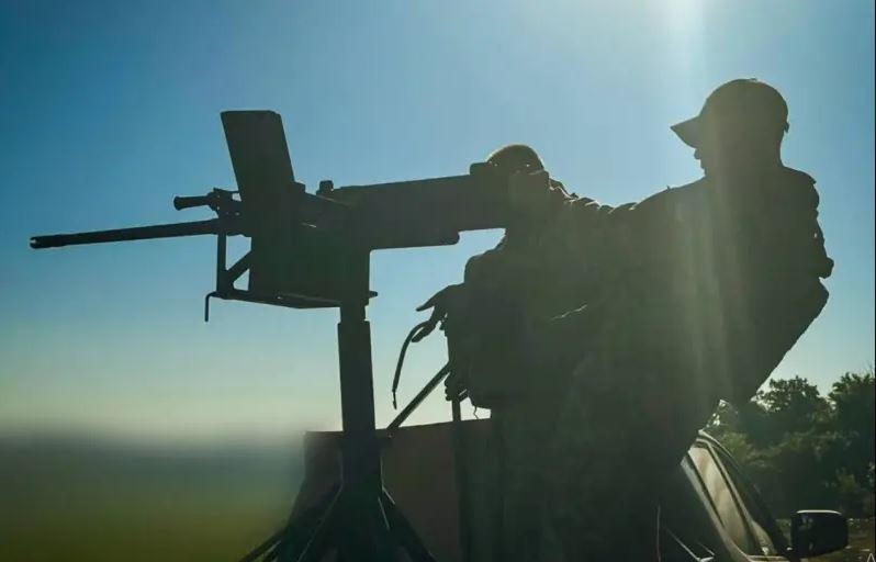 Về lực lượng, lần này Ukraine cũng đã chơi lớn, bất chấp các hướng chiến trường khác đang gặp khó khăn. Tất cả các loại vũ khí trang bị hiện đại của phương Tây đều xuất hiện trong chiến đấu, bất chấp các lệnh cấm sử dụng vũ khí này trên lãnh thổ Nga. Có vẻ như, Ukraine quyết tâm chiến thắng bằng mọi giá. 