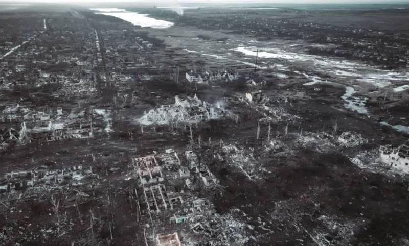 Kênh Rybar tiết lộ rằng, cuộc tiến công về phía Georgievka rất phức tạp vì giữa hai khu dân cư, Quân đội Ukraine đã bố trí mìn trên các lối đi và xây dựng hệ thống trận địa phòng ngự dự bị.