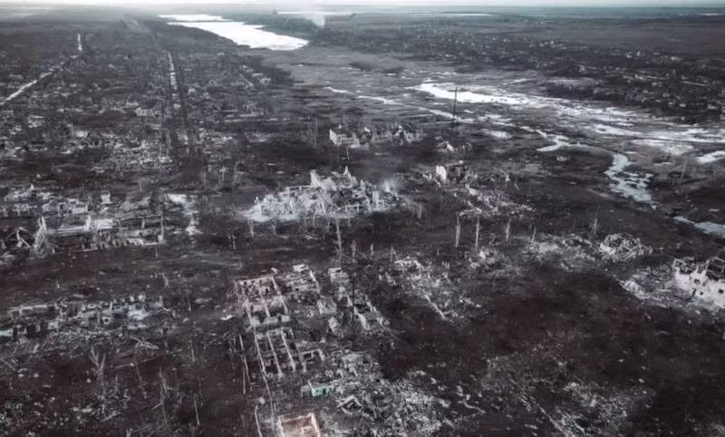 Kênh Rybar tiết lộ rằng, cuộc tiến công về phía Georgievka rất phức tạp vì giữa hai khu dân cư, Quân đội Ukraine đã bố trí mìn trên các lối đi và xây dựng hệ thống trận địa phòng ngự dự bị.