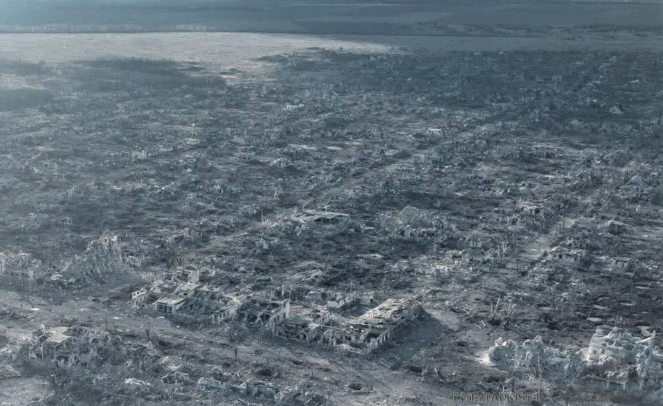 Để có thể tiến theo hướng này, Quân đội Nga trong tuần qua đã tập trung hỏa lực nhằm “làm mềm” các cứ điểm ở Kurakhovo, Maximilyanovka và Georgievka.