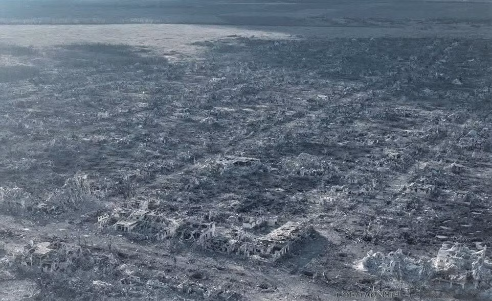 Để có thể tiến theo hướng này, Quân đội Nga trong tuần qua đã tập trung hỏa lực nhằm “làm mềm” các cứ điểm ở Kurakhovo, Maximilyanovka và Georgievka.