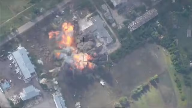 Điều quan trọng là giá bom lượn tương đối thấp, trong khi giá của tên lửa phòng không tiên tiến đắt hơn nhiều. Ngoài ra, bom dẫn đường còn nổi tiếng về độ chính xác và độ tin cậy, nên đã trở thành một trong những vũ khí được quân đội nhiều quốc gia lựa chọn.