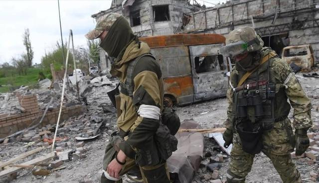 Ở phía đông bắc và phía đông, lực lượng lính đánh thuê Wagner đã tấn công vào quân Ukraine phòng ngự trong nhà máy đóng gói thịt ở cụm công nghiệp, khu vực dân sự dọc bờ sông Bakhmutka.