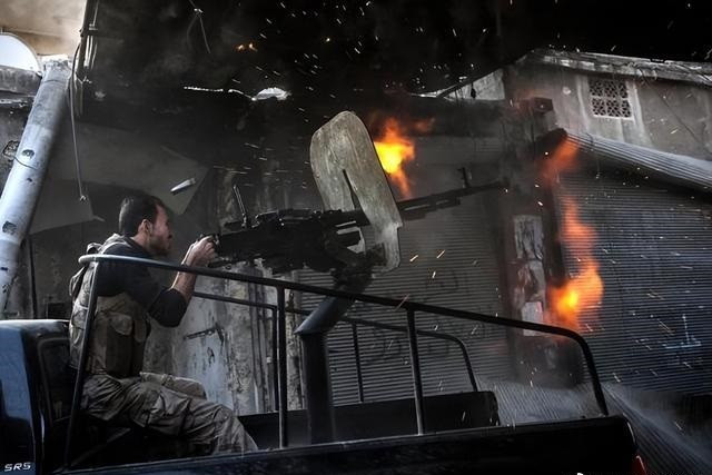 Theo ông Cherevaty, phát ngôn viên của Quân khu miền Đông Ukraine cho biết, lực lượng lính đánh thuê Wagner và lính dù Nga phát động 13-24 cuộc tấn công mỗi ngày vào trong nội đô của Bakhmut; giao tranh ác liệt nhất ở khu vực công nghiệp phía bắc và trung tâm thành phố.