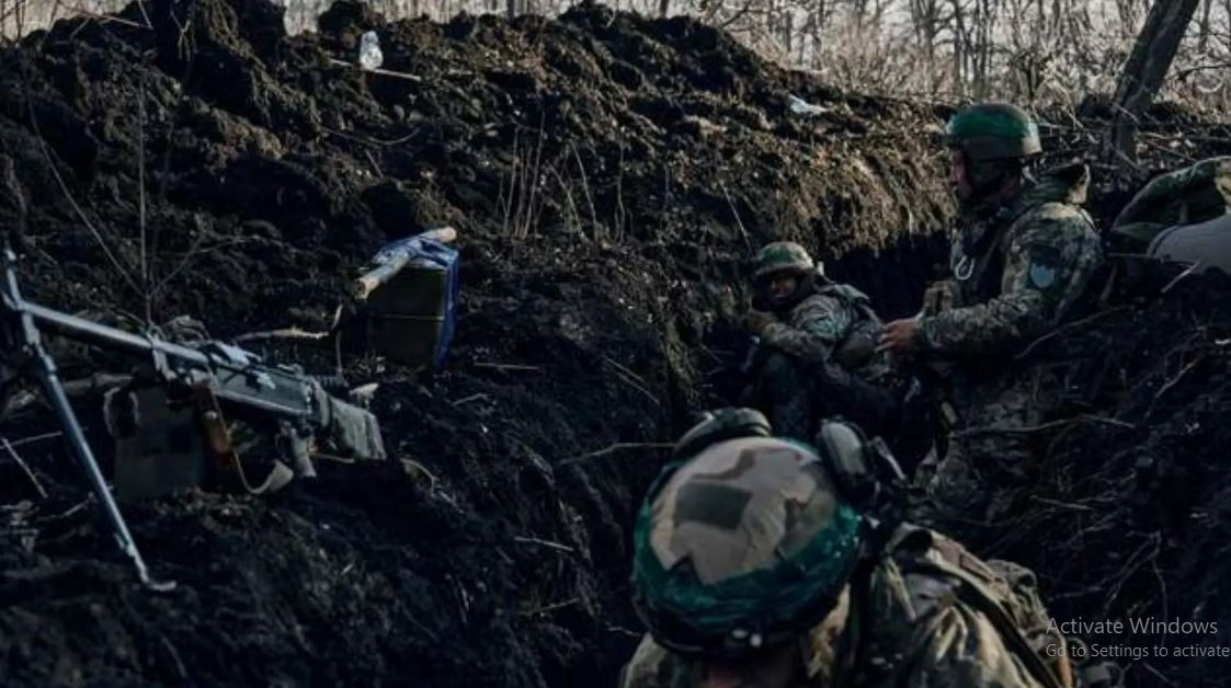 Điều đáng chú ý là kênh truyền thông Ukraine “Resident”, dẫn lời Bộ Tổng tham mưu nước này cho biết, dù nhận được lệnh giữ vững vị trí, nhưng nhiều binh sĩ Ukraine đang chiến đấu tại Kurakhivka, “đã tự ý rời bỏ vị trí chiến đấu, rút lui về Kulakhove”.