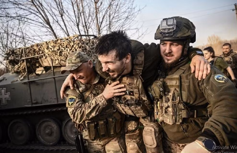 Nguyên nhân khiến Quân đội Ukraine bị động trên chiến trường Kursk là do họ thiếu ưu thế trên không và không nhận được hỏa lực yểm trợ từ trên không. Dưới sự phong tỏa của hỏa lực pháo binh Nga, Quân đội Ukraine không thể tập trung lực lượng trên quy mô lớn, để tiến hành phản công chống lại Quân đội Nga.