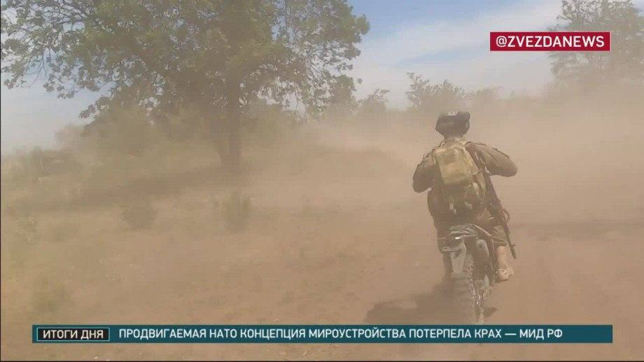 Lính Ukraine ẩn náu trong hầm sâu dưới lòng đất cũng không thể an toàn, sau khi quân Nga hoàn tất hỏa lực dọn đường. Các đội tử thần của Quân đội Nga đi mô tô, mang những lượng thuốc nổ lớn lao về phía các công sự của Quân đội Ukraine, ném những gói thuốc nổ lớn nặng từ 20 đến 30 kg, để hoàn tất đòn chí mạng cuối cùng vào Quân đội Ukraine.