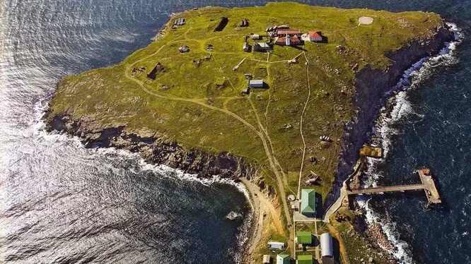 Như vậy Đảo Rắn không chỉ có giá trị chiến lược quan trọng đối với cả Nga và Ukraine, mà còn có ý nghĩa chính trị to lớn. Do đó, quyền kiểm soát của quân đội Nga đối với Đảo Rắn sẽ chỉ được củng cố chứ không bị suy yếu; điều đó có nghĩa là Ukraine có rất ít hy vọng chiếm lại Đảo Rắn bằng biện pháp quân sự trong tương lai.