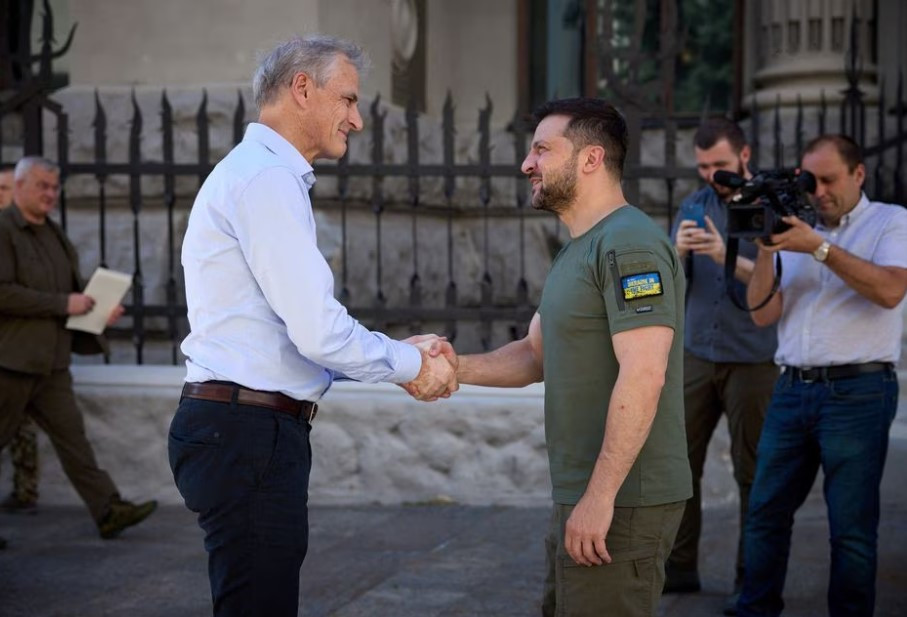 Theo hãng thông tấn NTB của Na Uy, Oslo sẽ cung cấp cho Kiev 5-10 tiêm kích F-16. Tuy nhiên, văn phòng Thủ tướng Na Uy chưa xác nhận thông tin về số lượng tiêm kích F-16 định viện trợ cho Ukraine. Những máy bay F-16 có ý định viện trợ cho Ukraine, đều đã bị Không quân Na Uy cho loại khỏi biên chế chiến đấu. 