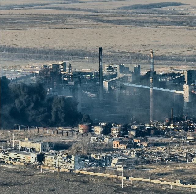 Một trong những chỉ huy Ukraine tham gia cuộc triệt thoái khỏi Ukraine ngày 17/2 cho biết, quân của anh ta không có thời gian để tiến hành một cuộc rút lui có tổ chức, như phá hủy vũ khí, trang bị không thể mang theo, hay như đốt tài liệu.