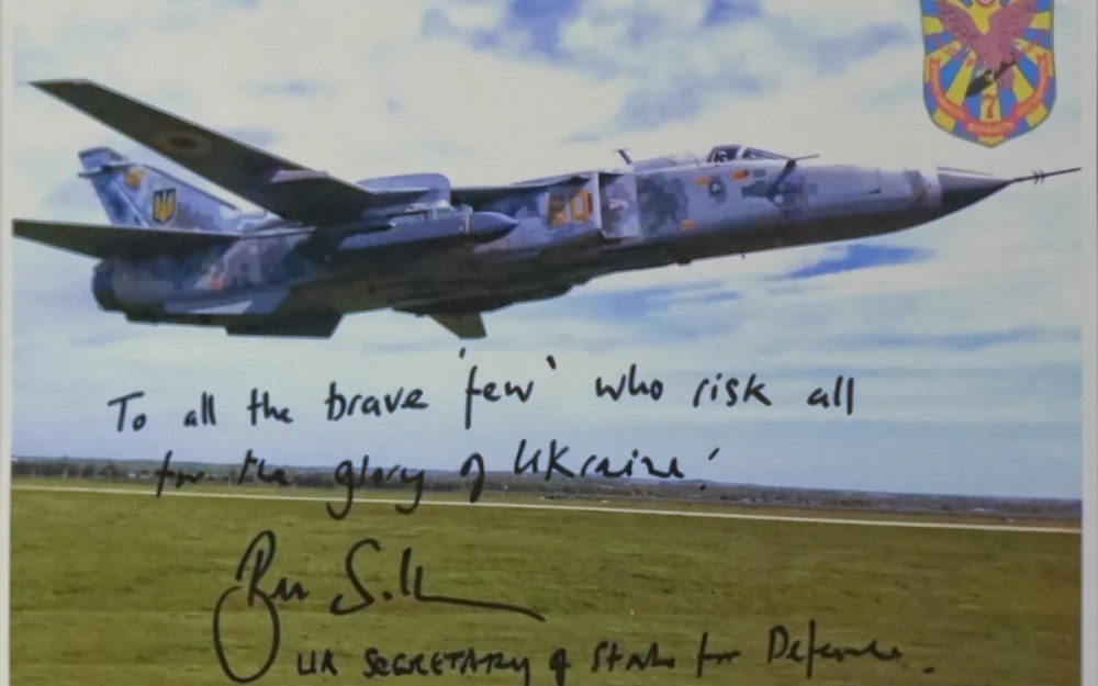 Ngoài ra, UAV tự sát Geran-2 của Nga cũng đang hoạt động ở khu vực Vinnitsa và Khmelnytsky. Một trong những mục tiêu là sân bay quân sự Starokonstantinov. Đây là một trong những mục tiêu quan trọng nhất của Nga, khi máy bay Su-24M mang tên lửa hành trình Storm Shadow cất cánh từ sân bay này, tấn công bán đảo Crimea. 