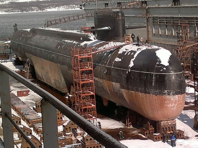 Ví dụ vào năm 2019, tàu ngầm nước sâu chạy bằng năng lượng hạt nhân Loshalik của Hải quân Nga, bị tai nạn hỏa hoạn chết người và phải sửa chữa. Theo những hình ảnh vệ tinh mới nhất, Loshalik đã rời khỏi xưởng đóng tàu Severodvinsk một thời gian, và nó có thể đã được chuyển đến bến tàu mới để sửa chữa.