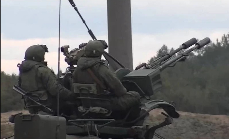 Hiện tại, vẫn chưa biết chuyện gì đã xảy ra với hai trực thăng của Ukraine trên khoang; tuy nhiên, có bằng chứng cho thấy như trước đây, trực thăng có thể chở nhân viên của tình báo phương Tây; hoặc thậm chí là lực lượng đặc biệt. 