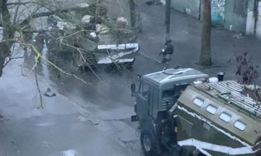 Hiện vòng vây quanh Mariupol mỗi ngày một thu hẹp, nhưng lực lượng dân quân của nước cộng hòa tự xưng Donetsk (DPR), với sự hỗ trợ của quân đội Nga, vẫn chưa thể đánh chiếm thành phố.