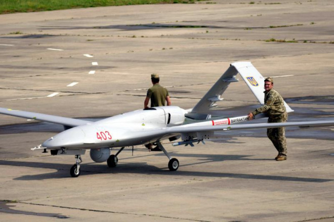 Dù cuộc tấn công bằng UAV của Ukraine từ đâu chăng nữa, cũng đã khiến 5 người bị thương và phía Nga đã khẩn cấp hủy bỏ lễ kỷ niệm Ngày Hải quân ở Sevastopol. Thị trưởng Sevastopol Mikhail Razvozaev yêu cầu: Xin hãy bình tĩnh và nếu có thể, hãy ở trong nhà. 