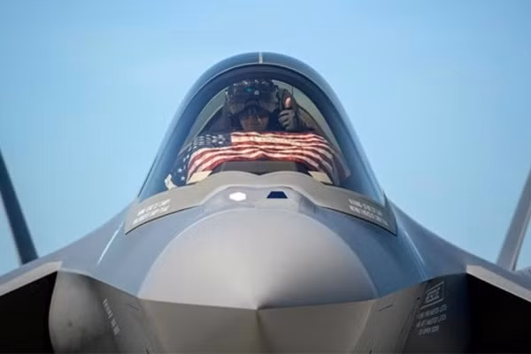 Ngay giữa đại dịch toàn cầu, Lockheed Martin đã chứng minh trong hành động vào năm 2021 rằng, khái niệm ban đầu về một máy bay chiến đấu mạng, có khả năng tàng hình, có thể đáp ứng nhu cầu của ba quân chủng của Mỹ và các đồng minh khác nhau đã được hiện thực hóa.