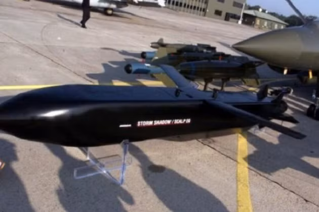 Trong cuộc họp báo ngày 16/1 vừa qua, Tổng thống Pháp Emmanuel Macron cho biết, Pháp sẽ viện trợ cho Ukraine thêm 40 tên lửa SCALP-EG tầm xa mới. Những tên lửa SCALP này tương tự như Storm Shadow của Anh, nhưng có tầm bắn xa hơn. 