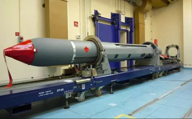 Bắt đầu từ năm 2010, Hải quân Pháp bắt đầu thử nghiệm chương trình Naval Scalp (còn được gọi là MdCN). Tuy nhiên, phải đến năm 2015, tên lửa hành trình này mới sẵn sàng hoạt động. Kể từ đó, nó dần dần tìm được chỗ đứng trên các tàu chiến và tàu ngầm của Hải quân Pháp.