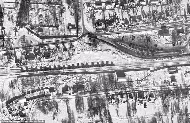 Điều thú vị là ở Ukraine, quốc gia đã chịu tổn thất lớn do lo sợ chiến tranh do phương Tây gây ra, Bộ trưởng Quốc phòng nước này cũng tin rằng, các phương tiện truyền thông phương Tây có mục đích riêng.