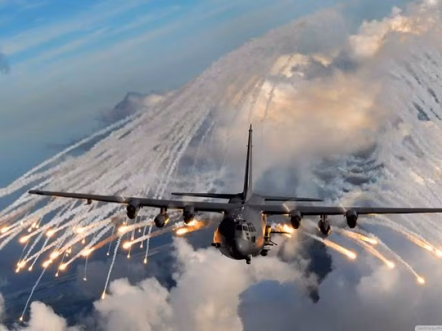 Không quân Mỹ cũng nhận thức được các “điểm yếu” của họ, với việc đưa thiết bị gây nhiễu công nghệ cao mới, có thể được coi là một loại “kháng sinh liều cao” để đối phó với “vết thương” này và thiết bị gây nhiễu mang tên “Quái vật”, cũng chỉ là một dự án tạm thời.