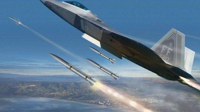 Tuy nhiên, điều đáng chú ý là tên lửa tầm xa được trang bị đầu dò đa chế độ không phải là lựa chọn duy nhất, để tấn công các máy bay cỡ lớn như máy bay tiếp dầu, máy bay cảnh báo sớm và máy bay trinh sát; yếu tố này Liên Xô đã chứng minh điều này từ nhiều thập kỷ trước.