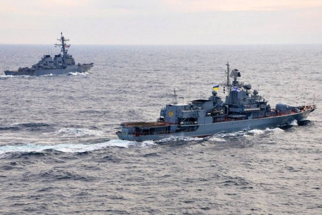 Trong khi căng thẳng giữa Ukraine và Nga chưa có dấu hiệu hạ nhiệt, vào ngày hôm qua, Tư lệnh Hải quân Ukraine, Oleksiy Neizhpapa thông báo rằng, các tàu chiến Ukraine sẽ được điều đến eo biển Kerch.