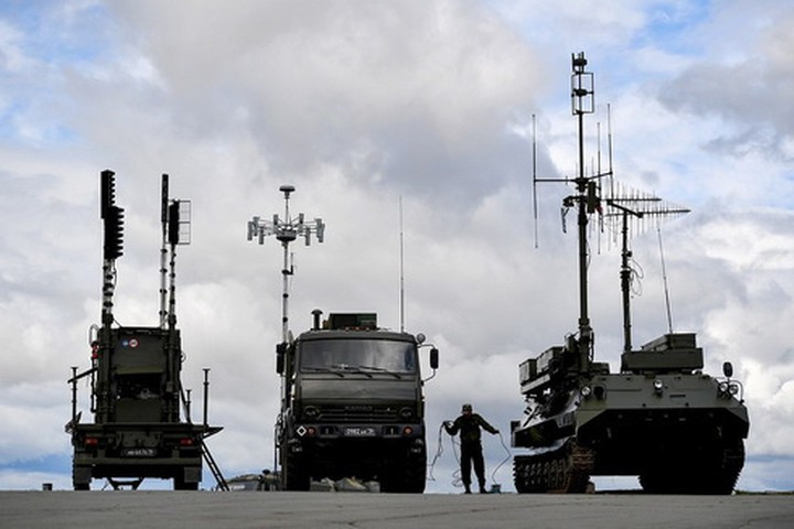 Đến nay, do căng thẳng gần biên giới Nga – Ukraine, Quân đội Nga đã triển khai các hệ thống tình báo điện tử và tác chiến điện tử gần biên giới Ukraine. Những thiết bị này, cho phép phía Nga nhanh chóng nhận được thông tin có giá trị về các hành động của Quân đội Ukraine.