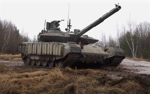 Xe tăng T-90M Proryv có sự khác biệt nổi bật so với các loại xe tăng khác được sử dụng trong chiến dịch quân sự đặc biệt. Điều này chủ yếu là do các phương tiện chiến đấu đầu tiên thuộc loại này chỉ xuất hiện trong biên chế quân đội Nga vào năm 2020.