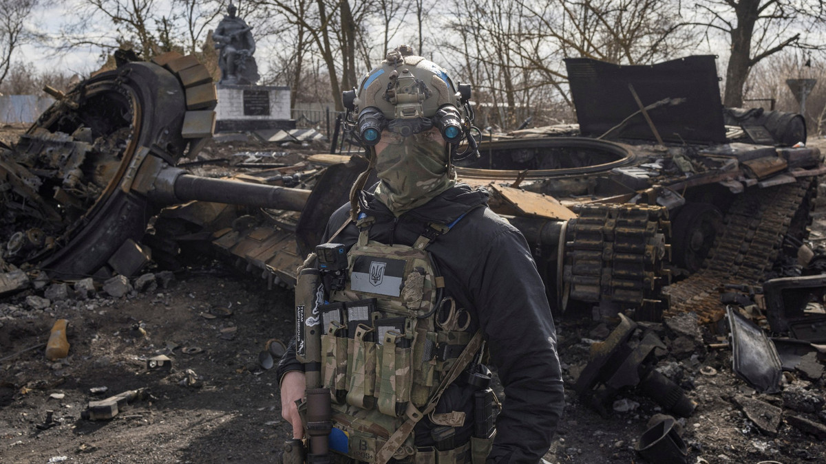 Các chuyên gia quân sự cho rằng, có thể những chiếc T-90 Proryv mà Nga đưa sang chiến trường Ukraine, có khả năng để khắc phục những thiệt hại mà vũ khí chống tăng của Ukraine gây ra, do T-90 Proryv có khả năng chống lại các loại tên lửa như Javelin và dễ dàng sống sót trong trận chiến với nhiều đối thủ cùng lúc.