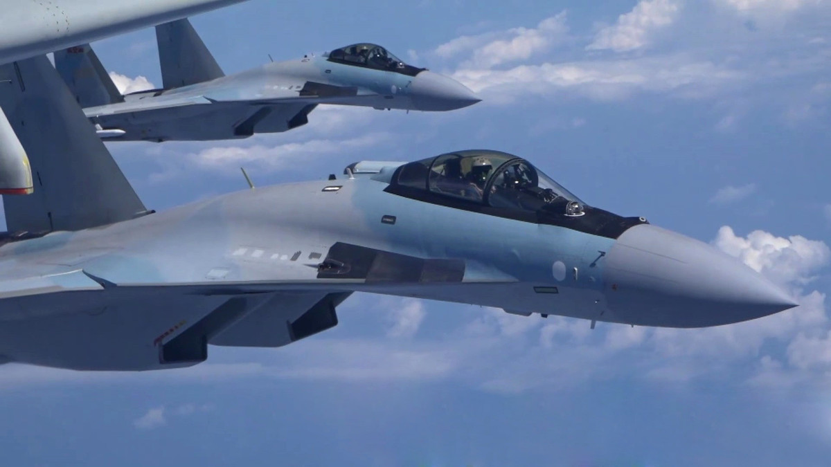 Trong gia đình máy bay chiến đấu Su-27 Flanker của Nga, Su-35 là máy bay chiến đấu hạng nặng cải tiến thế hệ thứ 4++; được đánh giá là máy bay chiến đấu hoàn thiện nhất và tốt nhất thế hệ 4 hiện nay.