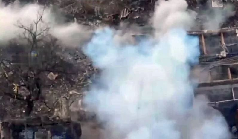 Chuyên gia Podolyaka lưu ý, tại Avdeevka, các trận đánh khốc liệt giữa Quân đội Nga và Ukraine không dừng lại một phút. Hiện quân Nga đang dần siết chặt vòng vây Avdeevka, thực hiện các nỗ lực tấn công từ ba phía cùng một lúc.