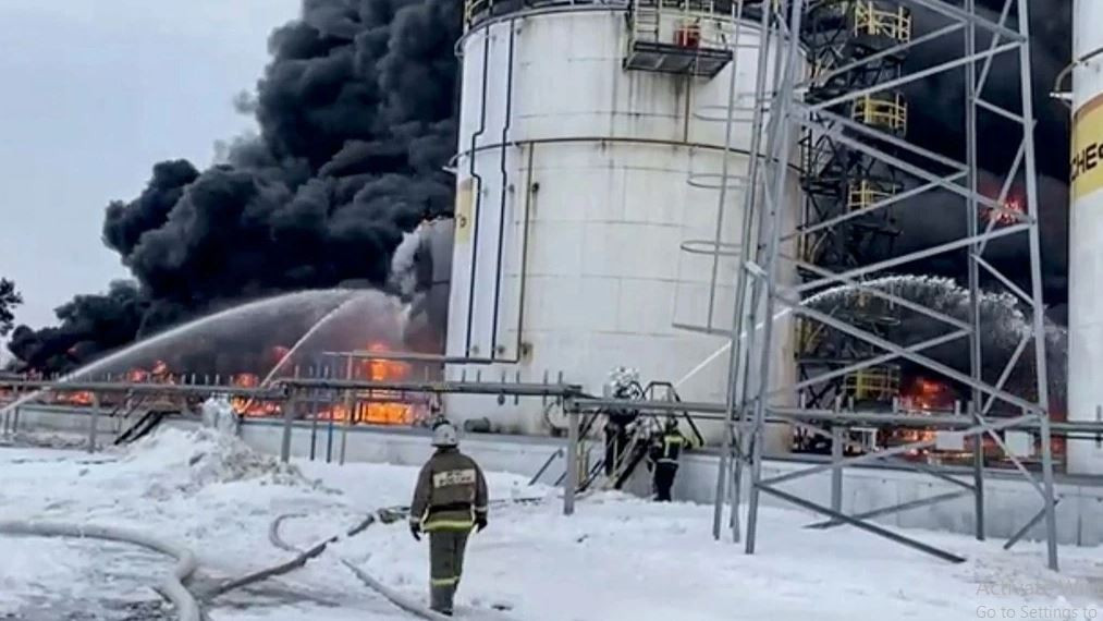 Ngoài ra, Ưuân đội Ukraine còn tiến hành một cuộc tấn công tầm xa khác vào kho dầu Atlas ở Rostov. Đây là cuộc tấn công thứ hai vào kho dầu lớn của Nga trong năm nay.