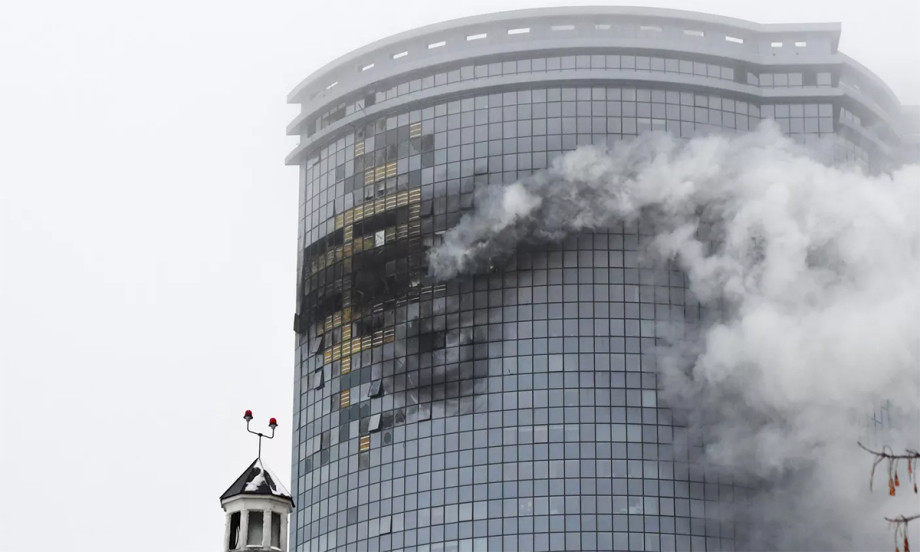 Trong khi Quân đội Nga liên tục tung ra “các cuộc tấn công chính xác tầm xa” nhằm vào Ukraine, thì Quân đội Ukraine cũng liên tiếp đánh trả, theo kiểu “Moscow gọi, Kiev trả lời”.