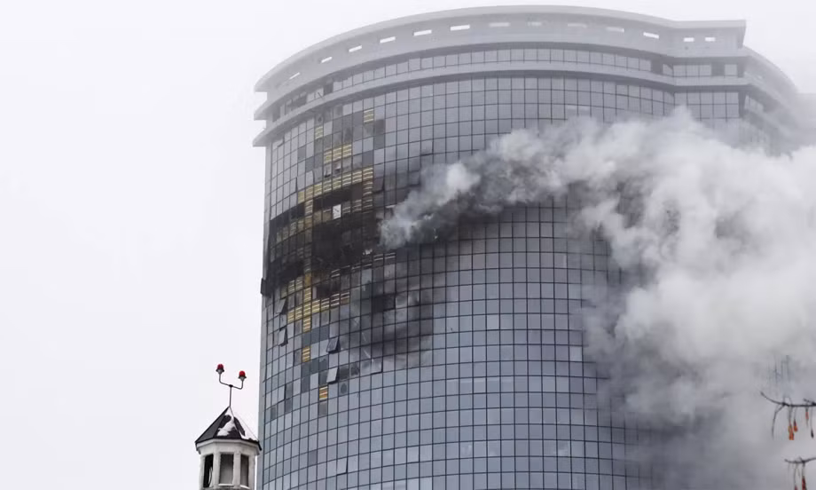 Trong khi Quân đội Nga liên tục tung ra “các cuộc tấn công chính xác tầm xa” nhằm vào Ukraine, thì Quân đội Ukraine cũng liên tiếp đánh trả, theo kiểu “Moscow gọi, Kiev trả lời”.