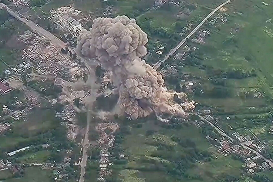  Siêu bom FAB-3000 của Nga đã phát huy hết tác dụng, khi 1,4 tấn thuốc nổ của nó phát nổ với sức mạnh khủng khiếp, bán kính sát thương trong phạm vi 1 km. Việc sử dụng vũ khí hạng nặng, khiến quân Ukraine phải rút khỏi các cứ điểm kiên cố, nếu không họ có thể bị tiêu diệt hoàn toàn.