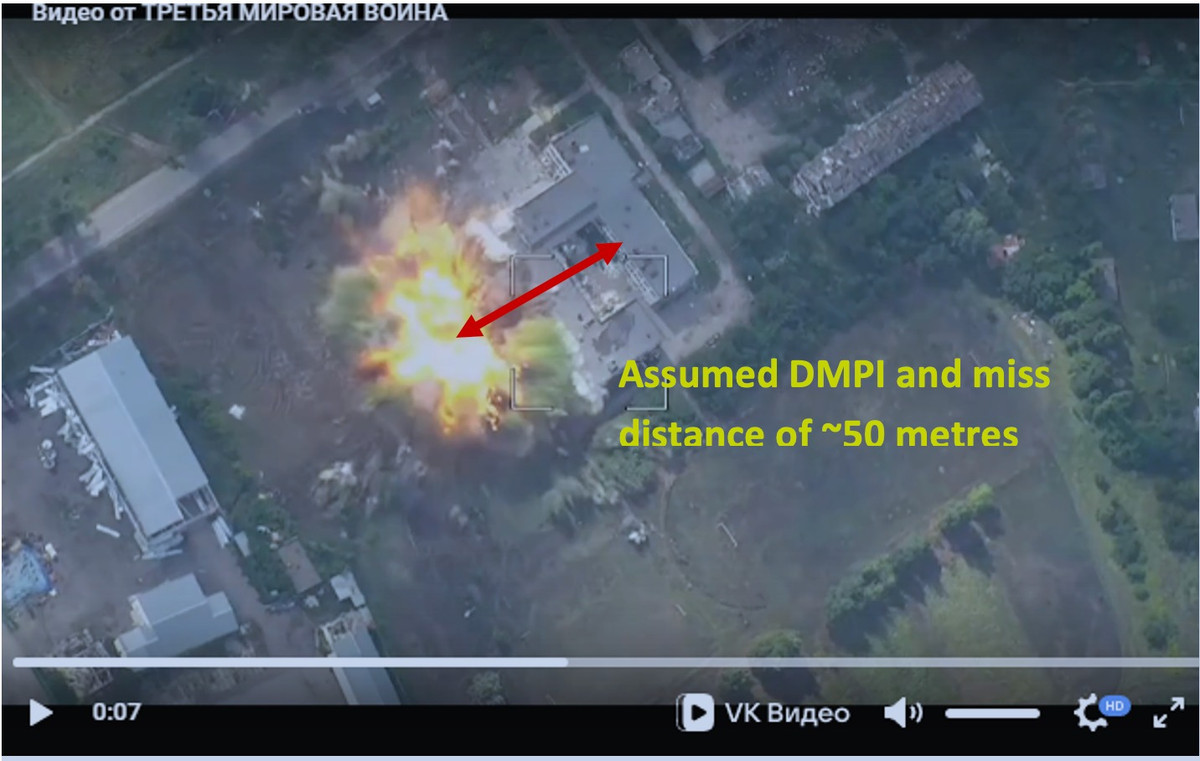 Trước đó, nhà phân tích và chuyên gia quân sự người Anh Alexander Merkuris đã có bài viết về tác động hủy diệt của bom FAB-3000 đối với quân đội Ukraine. Ông lưu ý rằng FAB-3000 là một siêu bom nặng ba tấn, được quân đội Nga sử dụng để phá hủy các vị trí kiên cố của quân đội Ukraine.