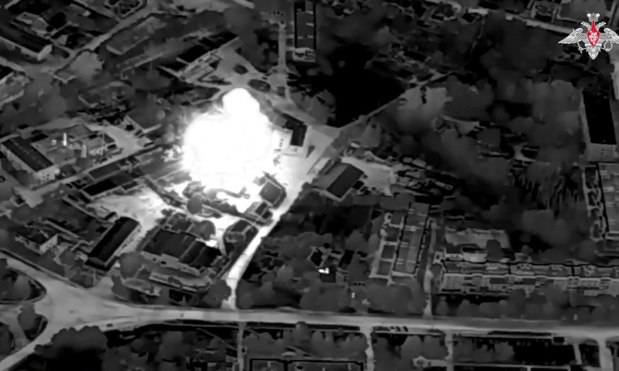 Vào đêm 20/8, một máy bay tiêm kích bom Su-34 của Lực lượng Không quân chiến thuật Nga đã tấn công sở chỉ huy và kho đạn của Lữ đoàn bộ binh cơ giới 47 Magura gần làng Glukhov, vùng Sumy bằng loại bom lượn có điều khiển trên. 