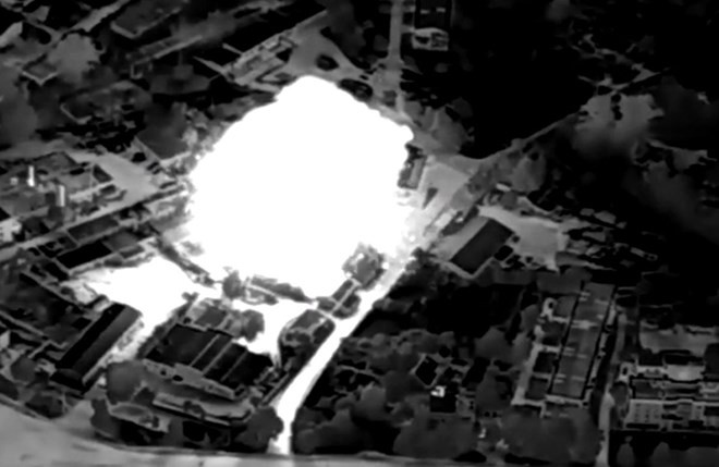 Điều đáng chú ý là ít nhất hai vụ nổ được nhìn thấy rõ ràng trong đoạn phim do Bộ Quốc phòng Nga công bố. Rất có thể, sau khi quả bom rơi trúng mục tiêu, một vụ nổ thứ cấp do đạn pháo trong kho được kích nổ. Đánh giá theo sức mạnh của vụ nổ, những người ở sở chỉ huy không có cơ hội sống sót.