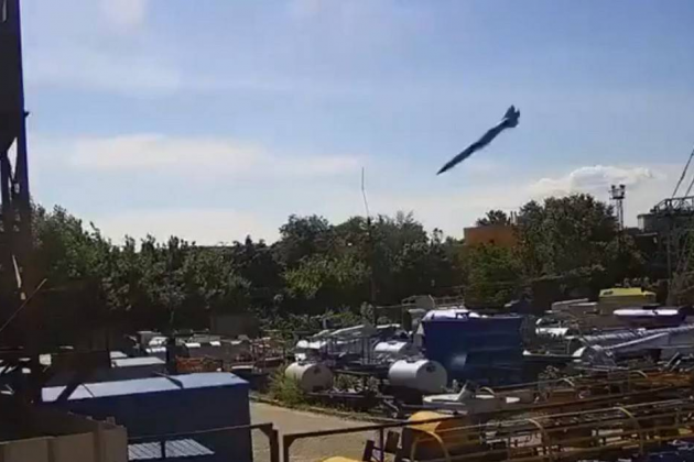 Ở phía ngược lại của đánh giá là tên lửa Kh-22, loại tên lửa này thực tế ít khi phòng không Ukraine đánh chặn thành công, với kết quả chỉ là 0,55%. Loại tên lửa này tuy gây ra mối đe dọa nghiêm trọng, nhưng cũng là loại tên lửa khó đánh chặn nhất. Điều này là do loại tên lửa này có tốc độ gần siêu thanh (trên Mach 4), nên hệ thống phòng không khó có thể đánh chặn. 