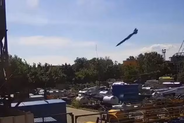 Ở phía ngược lại của đánh giá là tên lửa Kh-22, loại tên lửa này thực tế ít khi phòng không Ukraine đánh chặn thành công, với kết quả chỉ là 0,55%. Loại tên lửa này tuy gây ra mối đe dọa nghiêm trọng, nhưng cũng là loại tên lửa khó đánh chặn nhất. Điều này là do loại tên lửa này có tốc độ gần siêu thanh (trên Mach 4), nên hệ thống phòng không khó có thể đánh chặn. 